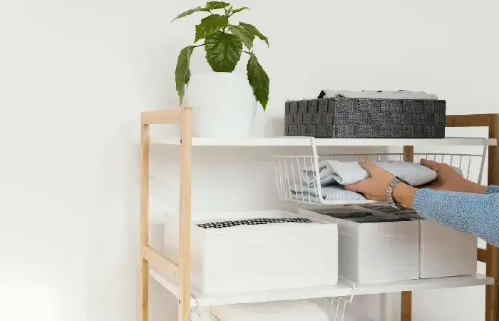 Organização na decoração para quarto de casal pequeno
